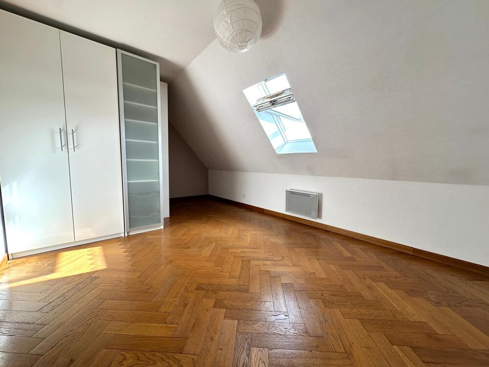 Duplex dans quartier historique avec parking privatif.