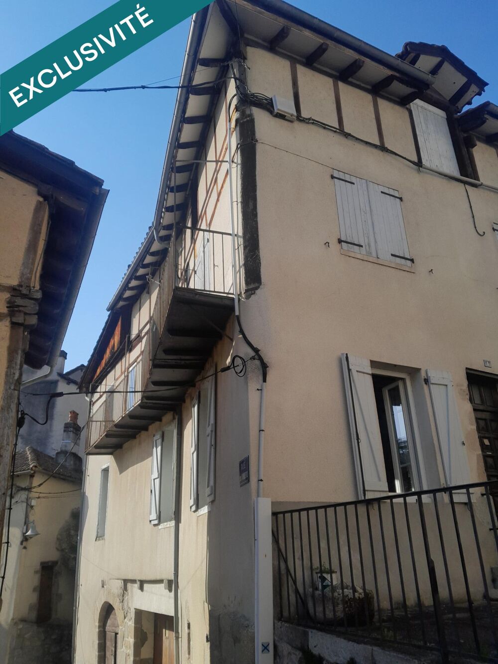 MAISON EN PIERRE AVEC GARAGE ET STATIONNEMENT