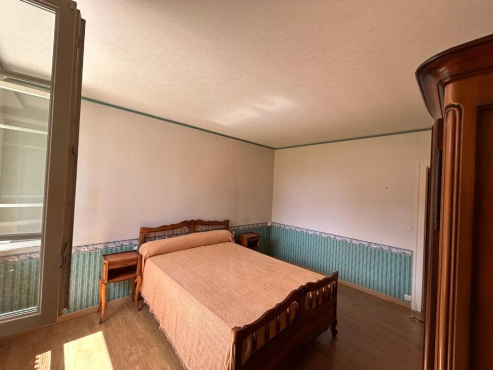 Maison dans village calme avec un beau potentiel d'agrandissement avec ses dépendances