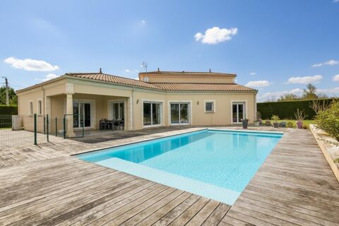  Maison 235m², 7 pièces, 4 chambres, piscine, double garage Maison - 7 pièce(s) - 235 m²