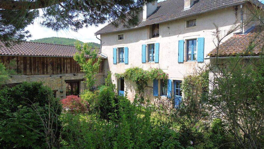 Ensemble immobilier à deux pas de Saint Cirq Lapopie