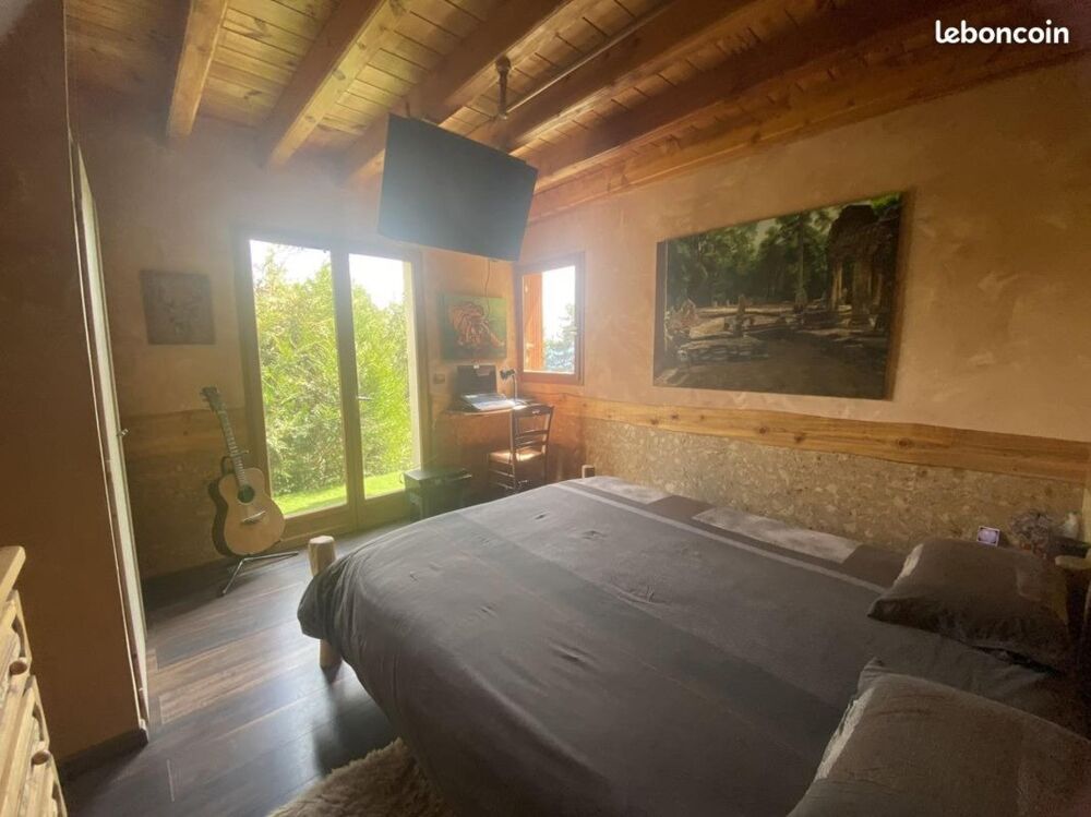 Vente Maison Venez découvrir ce magnifique chalet de 146m2 dans un cadre de rève. Egat
