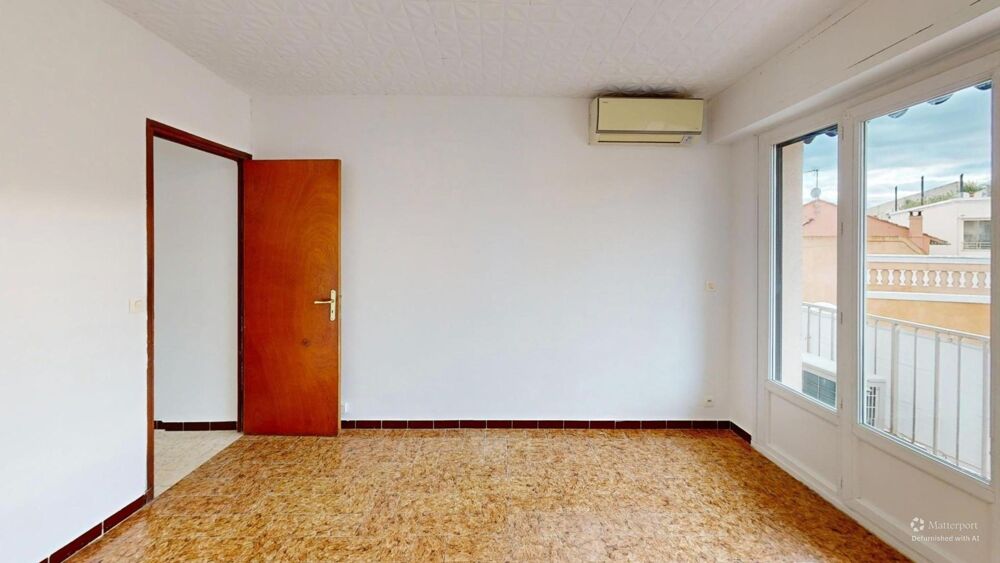 Location Appartement Appartement composé de 2 chambres- double séjour- balcon- cave et pkg Bandol