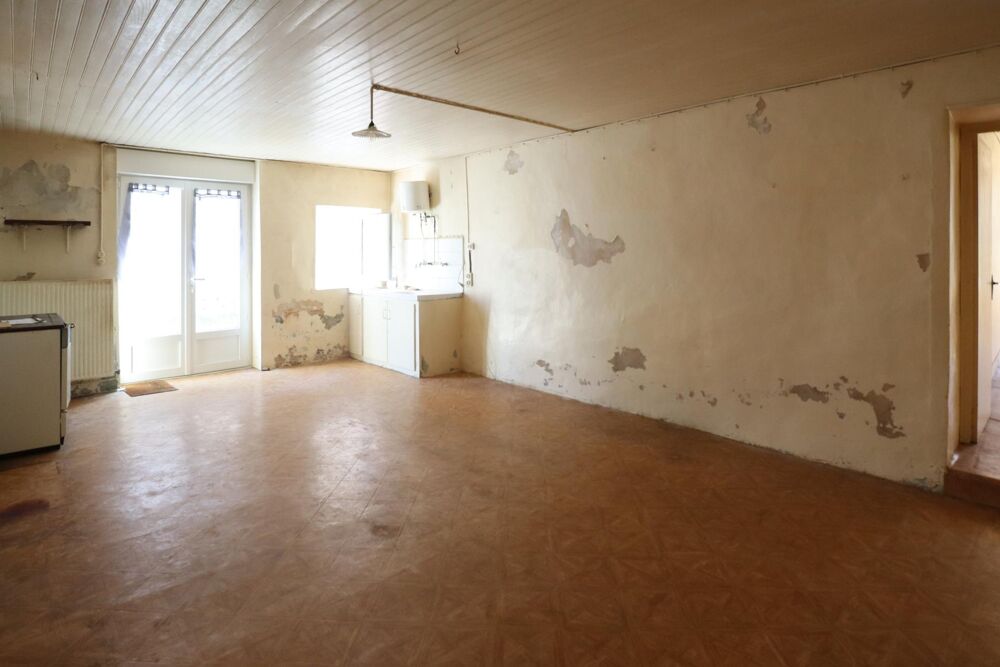 Vente Maison Maison 2 chambres à rénover sur terrain de 988m2 Londigny