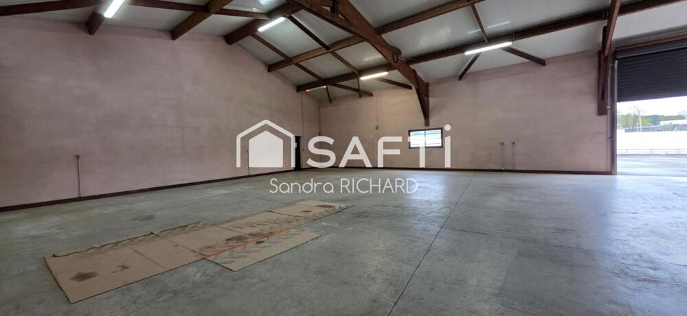   Un espace idéal pour stockage, activité artisanale ou projet professionnelAtelier / dépôt d'environ 300 m² sur terrain clôturé e Saffre