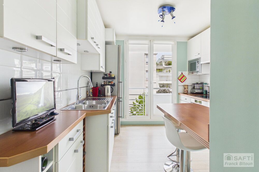 Vente Appartement Bécon. 4 pièces moderne avec 3 balcons, 1 cave et 1 parking (2ème en sus). Courbevoie