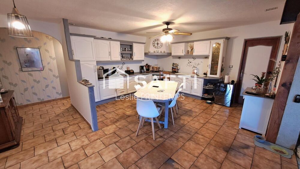 Plain pied 4 chambres avec dépendances et piscine