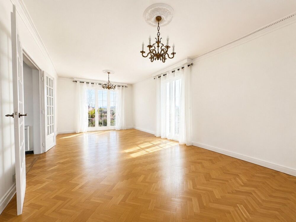 Grande maison très bien située sur un terrain de 623 M2