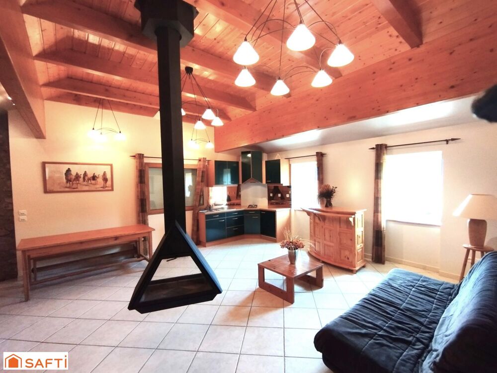 Ferme isolée 228m², terrains 5 hectares, sources