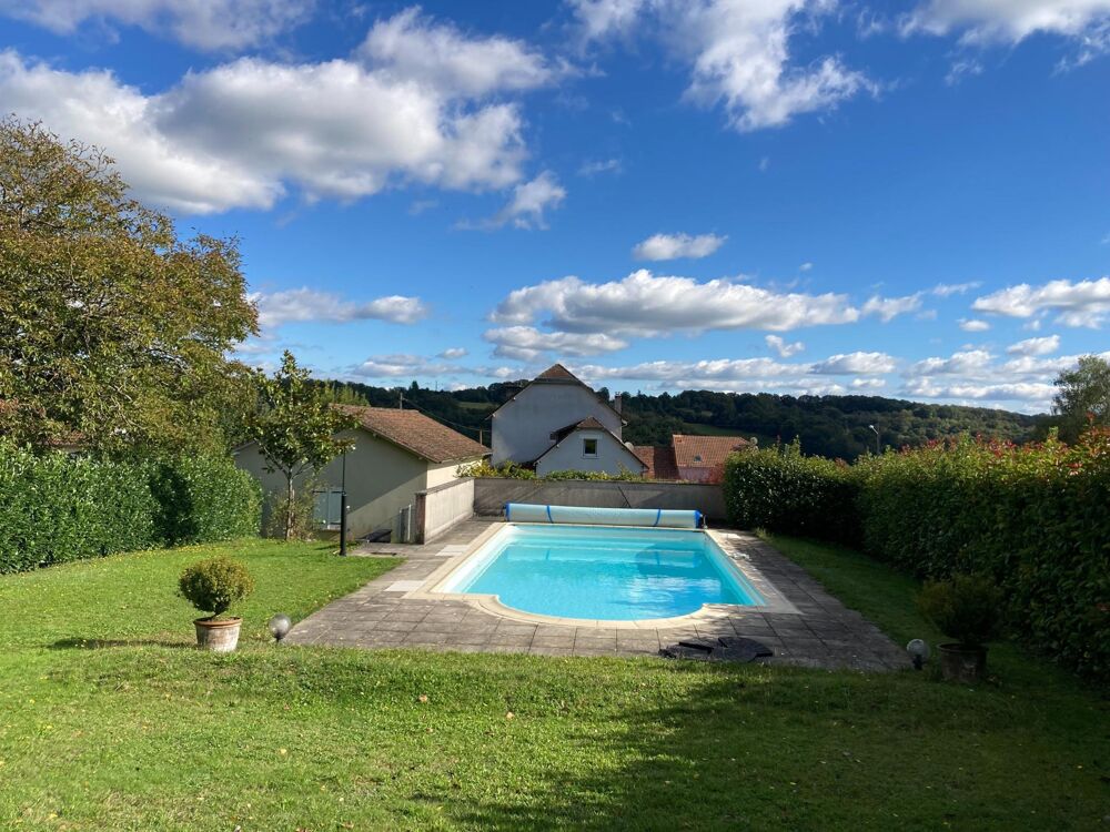 Très belle demeure en pierre avec piscine creusée, dépendances et parc arboré