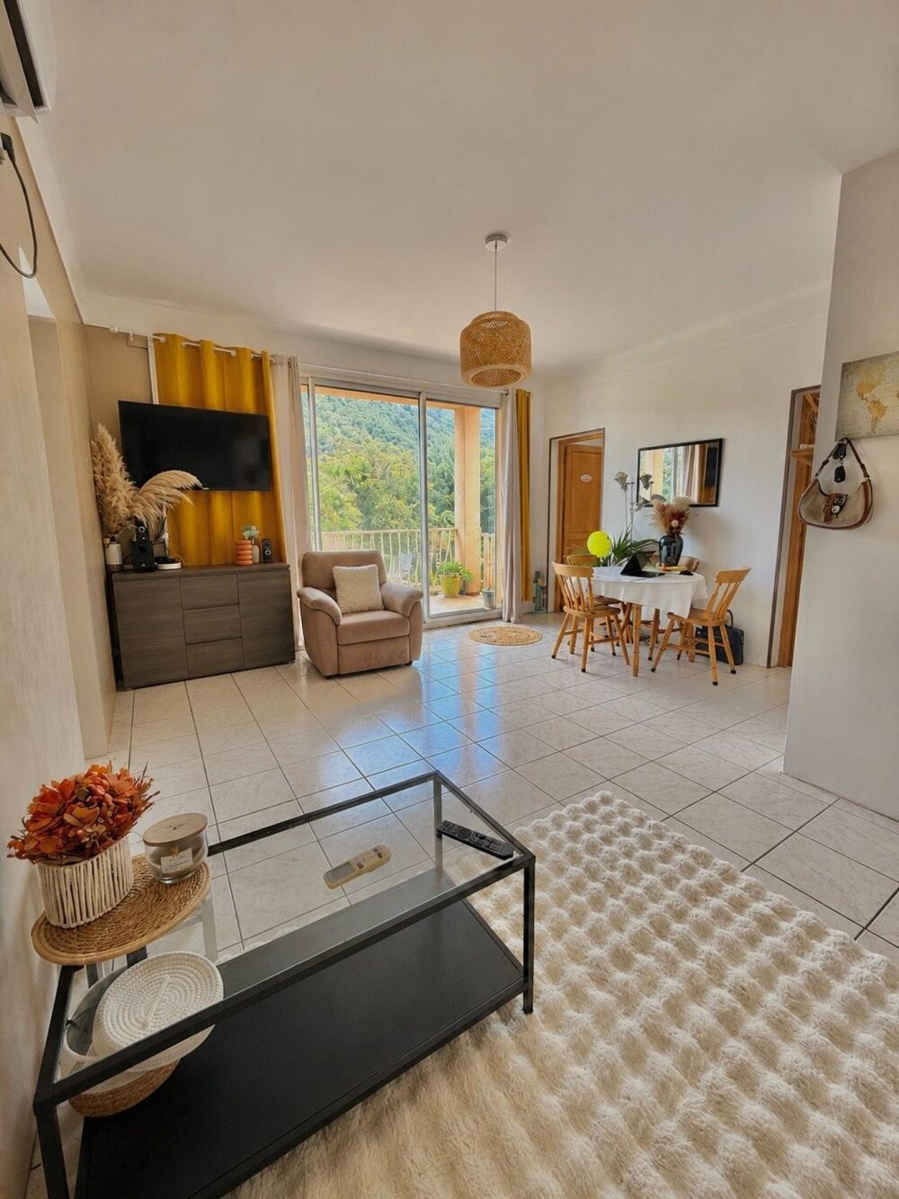 Maison 4 faces avec vue montagne et jardin
