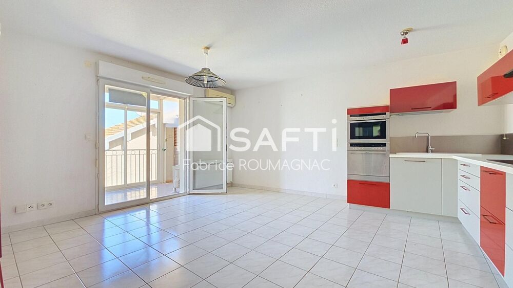 Appartement de 60 m² avec terrasse, deux places de parking couverte et cellier.