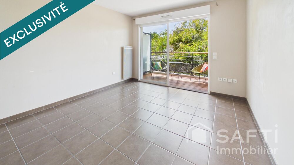 Très bel appartement avec balcon et parking.