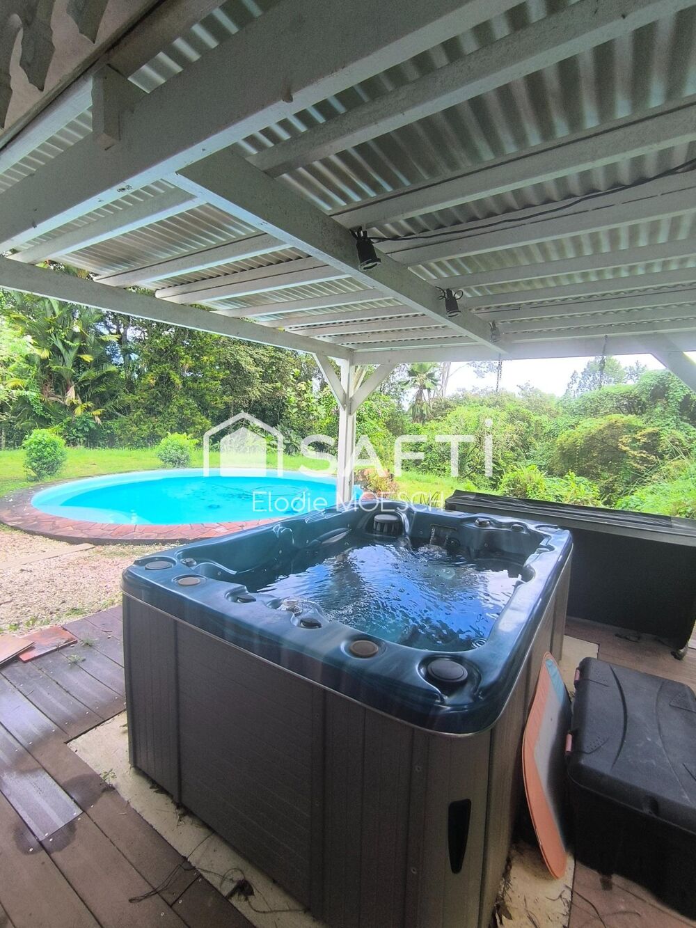 Vente Maison Charmante propriété avec 2 maisons et une piscine sans aucun vis à vis Gros-morne