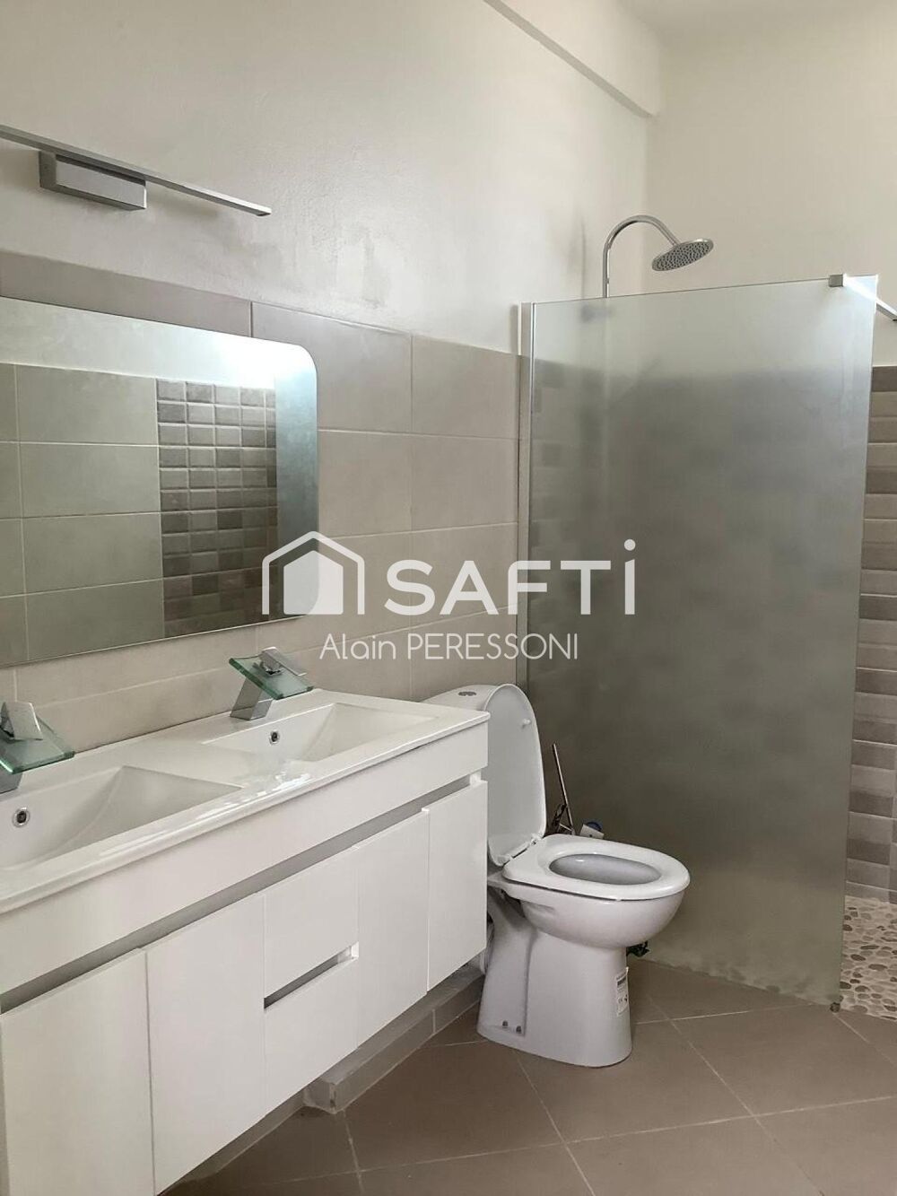 Vente Immeuble Ensemble immobilier de 7 logemenst loués Avenue HEDER Cayenne