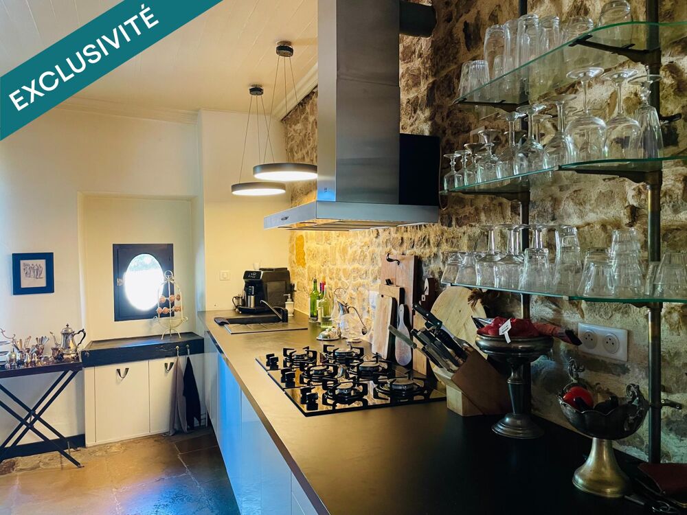 Ensemble immobilier de caractère composé de trois habitations indépendantes  Environ 372 m² habitables sur 2 328 m² de terrain