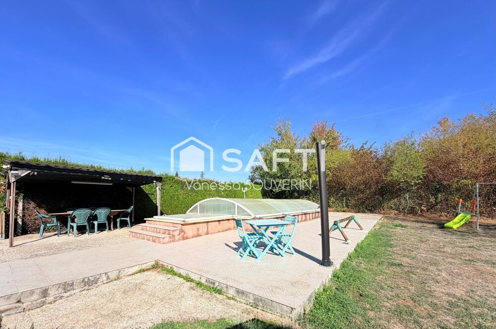Vente Maison Maison T7 avec piscine et garages sur 1266 m2 clos Provins