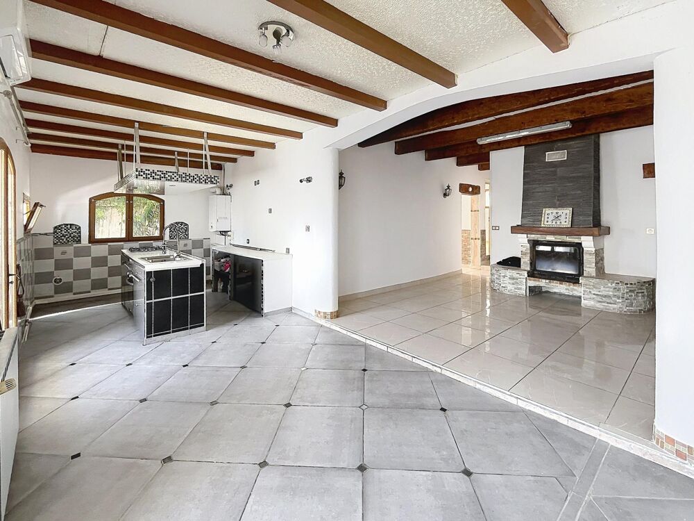 Maison de plain pied avec piscine et dépendance