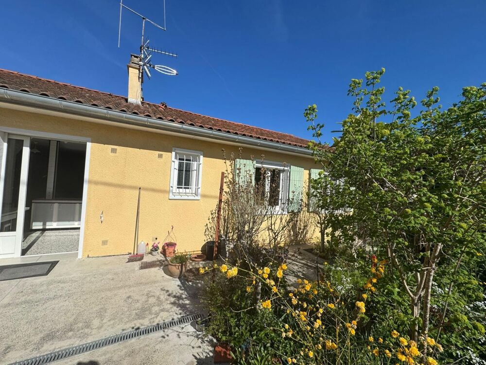 Vente Maison A Belvèze du Razès . Maison avec jardin , garage et un atelier, des commodités juste à pied ! Belveze-du-razes