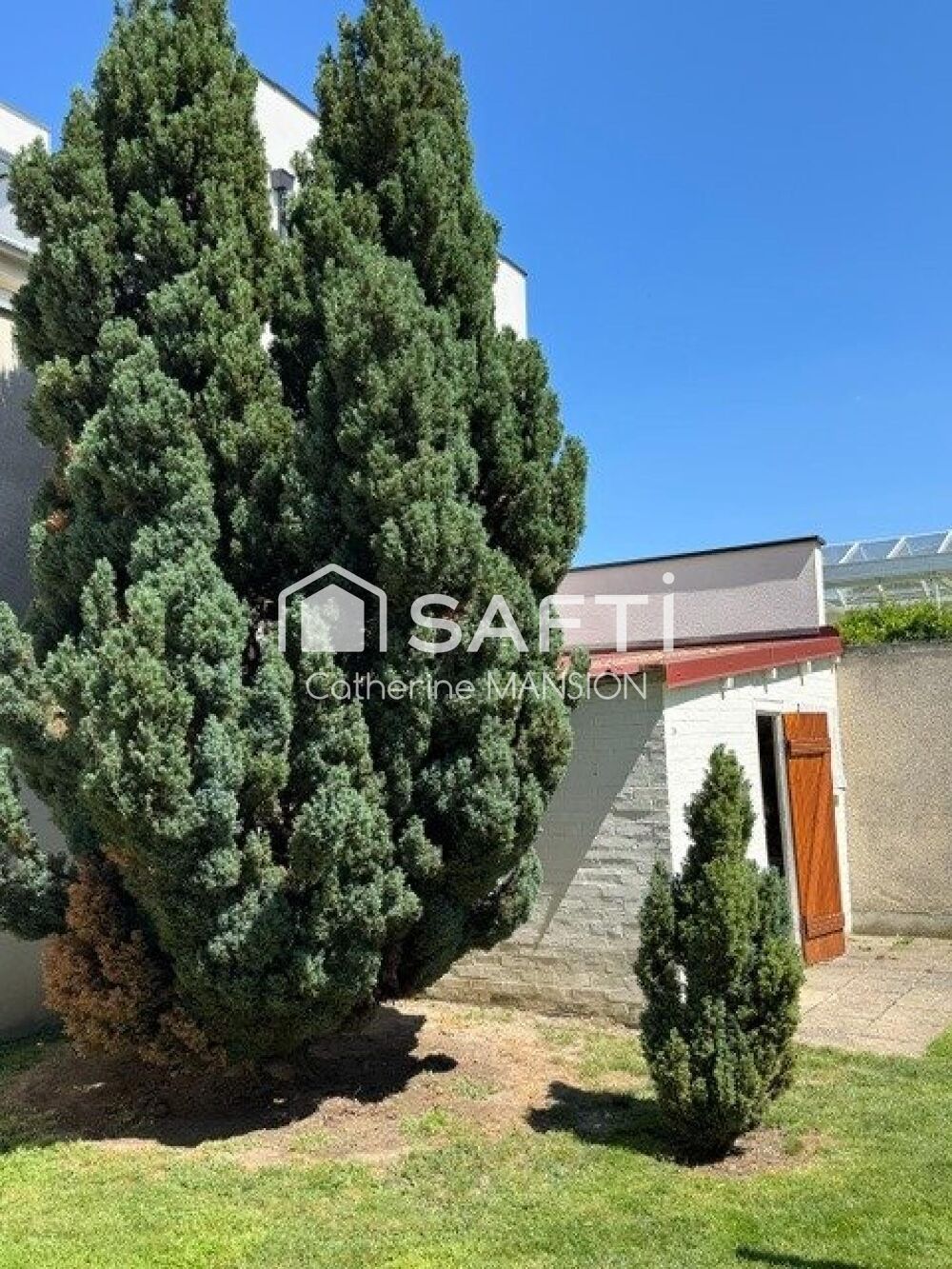 A vendre à Reims très belle maison de caractère avec jardin, garage, cave, 6 chambres