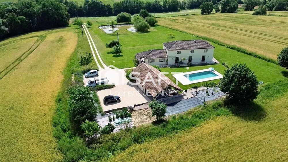 Propriété dException avec Vue Panoramique à Saint?Pastour Découvrez cette demeure dexception, nichée dans un écrin de nature