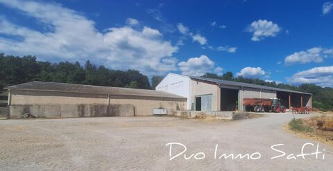   2 200m²  d'entrepôts  fermés sur terrain agricole -  proche autoroute 