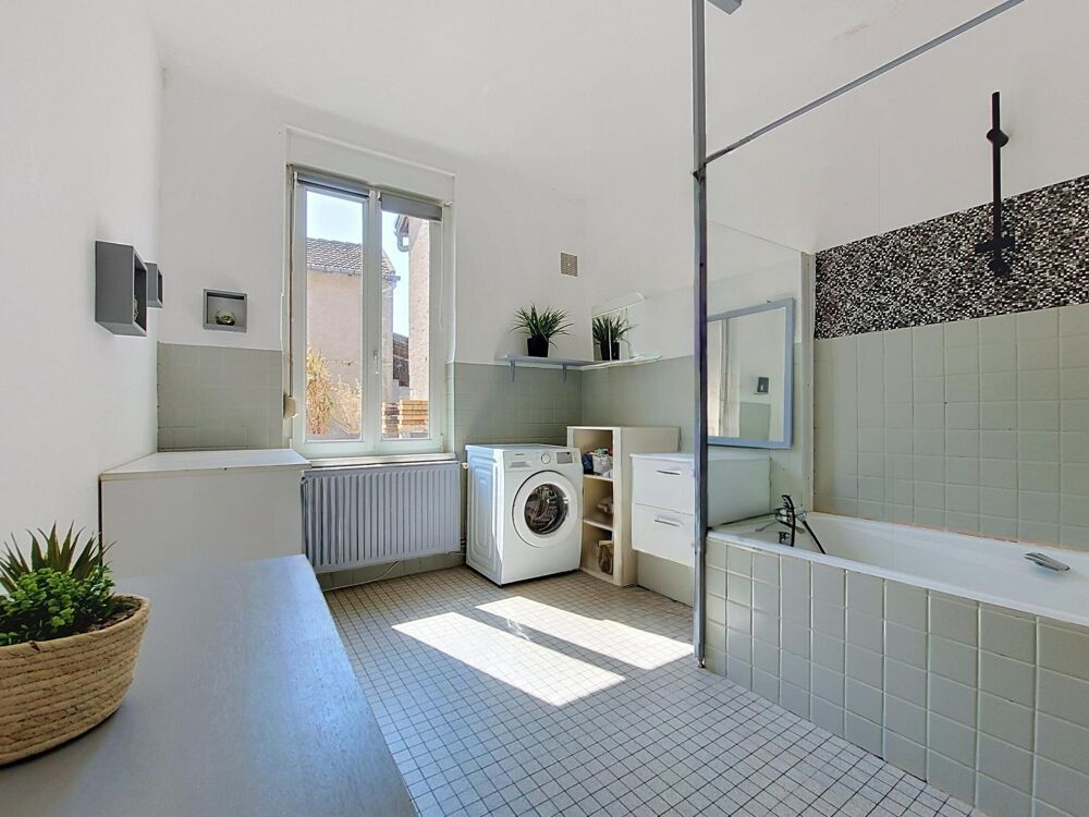 Vente Maison Maison de village aux beaux volumes avec jardin, dépendance et garage. Malaucourt-sur-seille