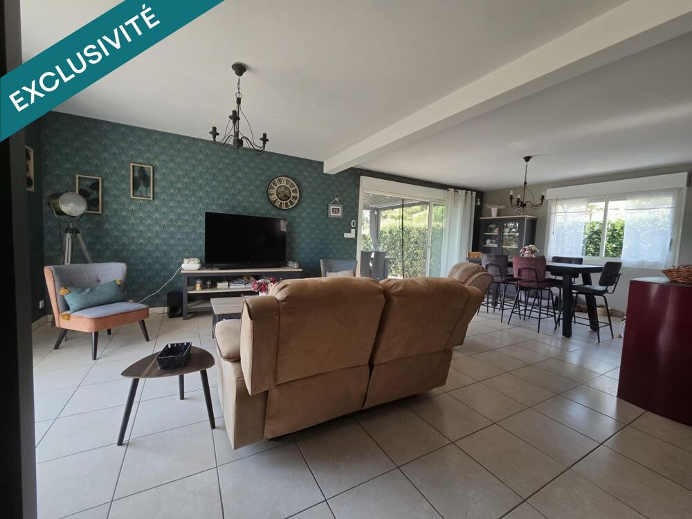 Vente Maison Jolie maison récente avec vue dégagée d'environ 131 m² avec piscine et grand jardin au calme Saint-felix-de-lunel