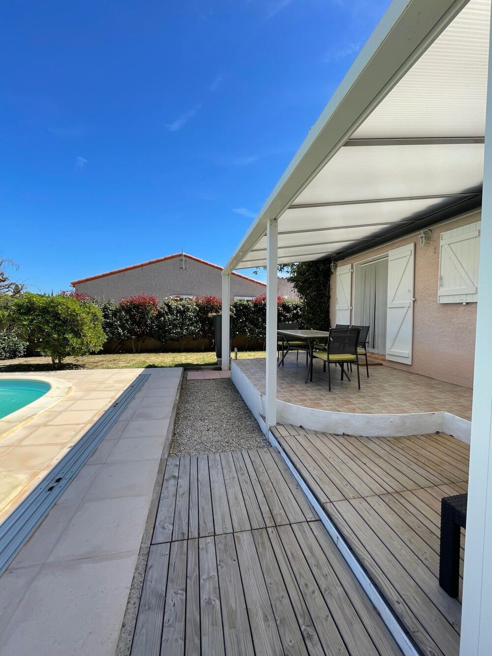MAISON 4 FACES DE PLAIN-PIED, PISCINE, GARAGE ET ATELIER