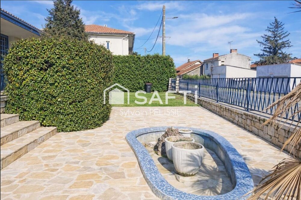 .Posez vos valises : Maison familiale baignée de lumière, rénovation totale et confort moderne à deux pas de tout.