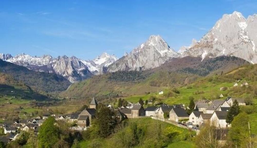 Vente Maison Maison de maître d'env. 250m² avec jardin de 640m² Lescun