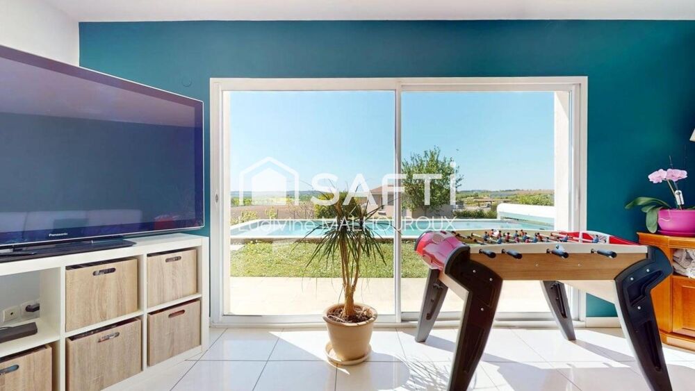 Maison familiale lumineuse avec piscine à Villebois-Lavalette  140 m² sur 1 260 m² de terrain