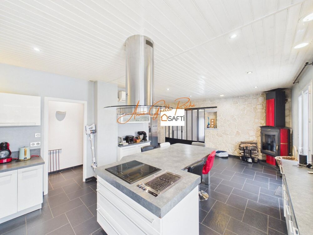 Vente Maison 312 m² / Parc 5 600 m² / Piscine chauffée / 4 chambres + bureau / DPE C Saint-savinien
