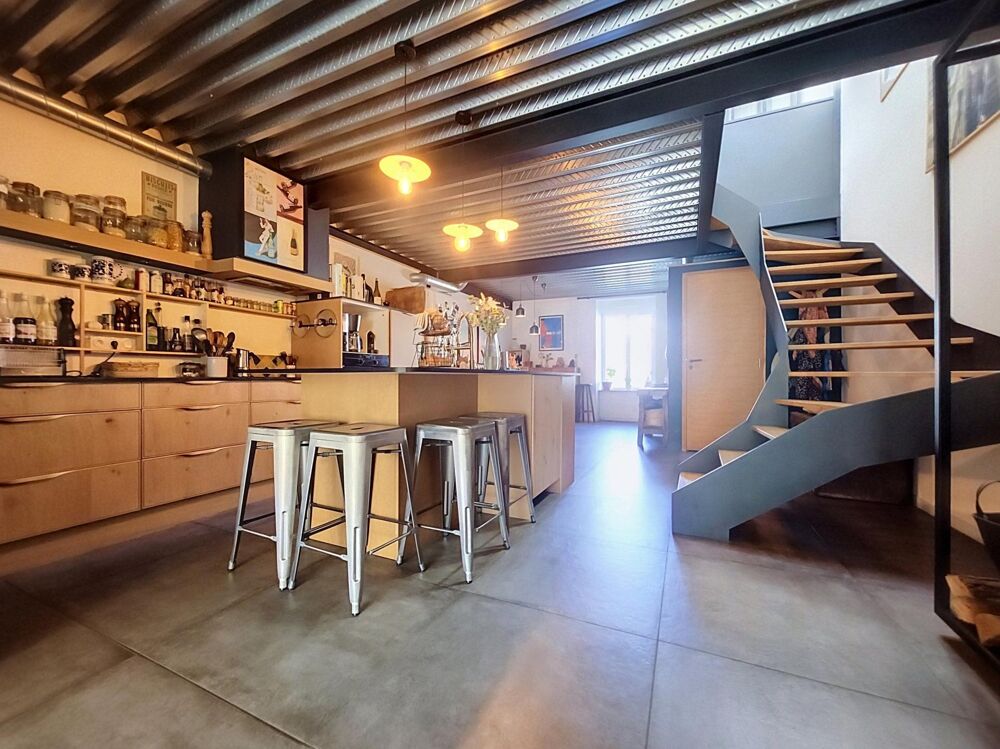 Maison de ville rénovée avec goût, 3 chambres, jardin clos et garage