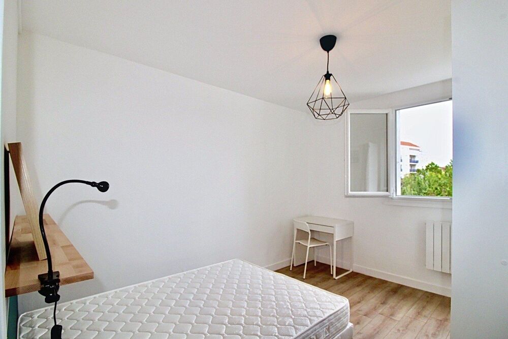 La Doua  Tonkin - T4 traversant de 65 m² avec balcon de 10 m² plein sud  DPE C