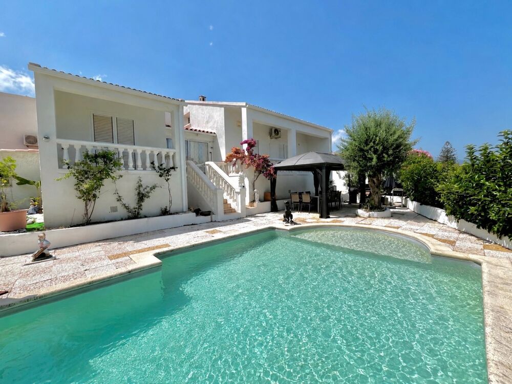 Maison 180 m² avec piscine  Les Collines à Biguglia
