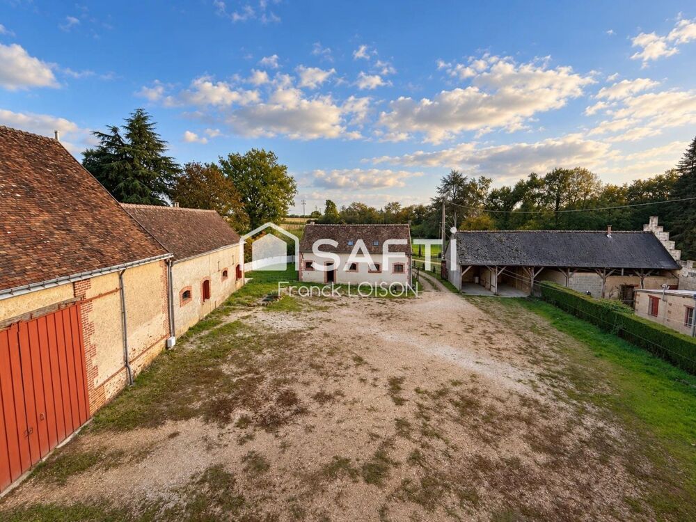 Vente Maison Propriété de caractère avec 3 maisons, dépendances et 8 000 m² de terrain Chateau-renault