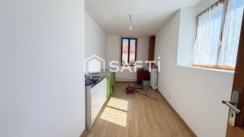 Maison rurale 6 pièces avec dépendance et cave voûtée  Terrain clos de 491 m²