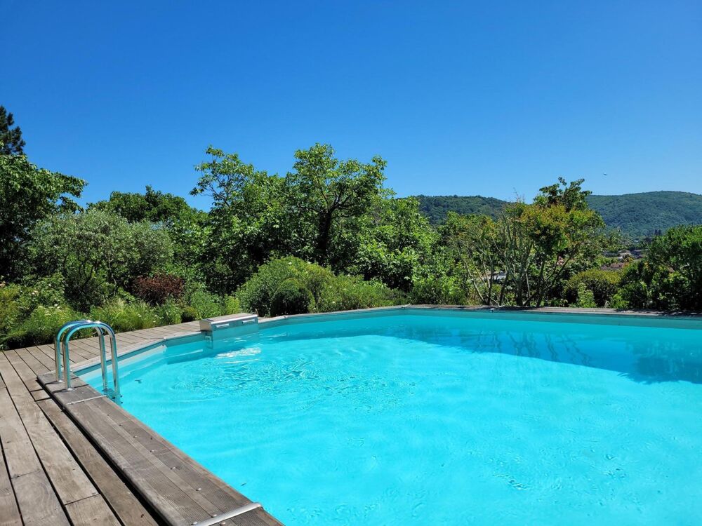 Maison de caractère 175 m² habitables avec piscine et jardin paysager