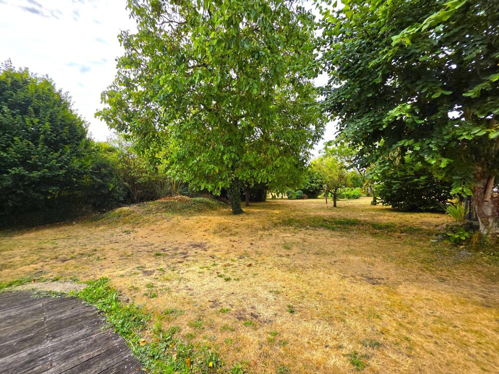 Vente Maison Maison de bourg, sa vie de plain-pied, ses 6 chambres et son terrain en coeur de village ! Bauge-en-anjou