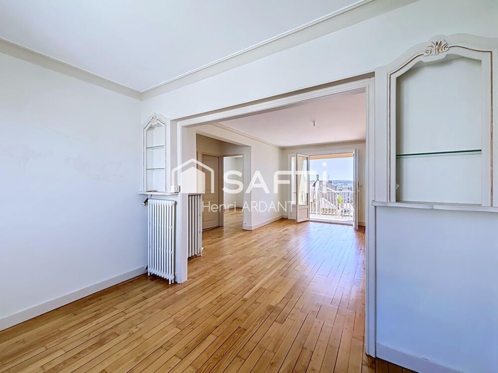Place des CARMES : Appartement trois pièces, refait à neuf ! ASCENSEUR