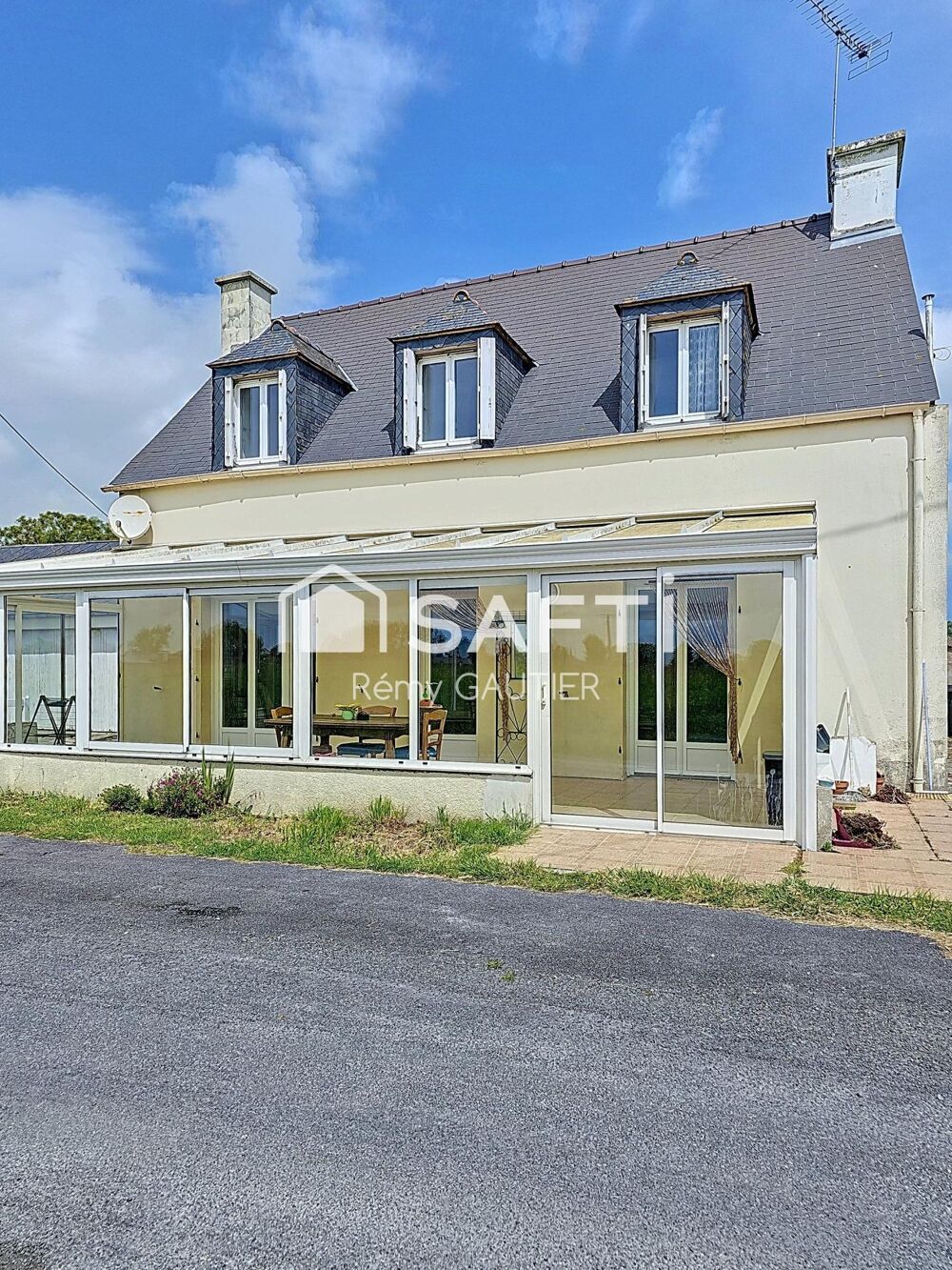 Maison isolée à la campagne