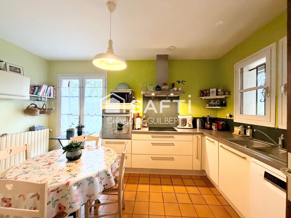 Maison, plain-pied, Quatre chambres avec piscine