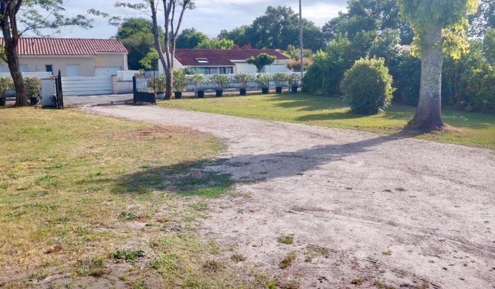 Vente Terrain Terrain constructible 563 m2 façade 25m secteur résidentiel et calme Blanquefort