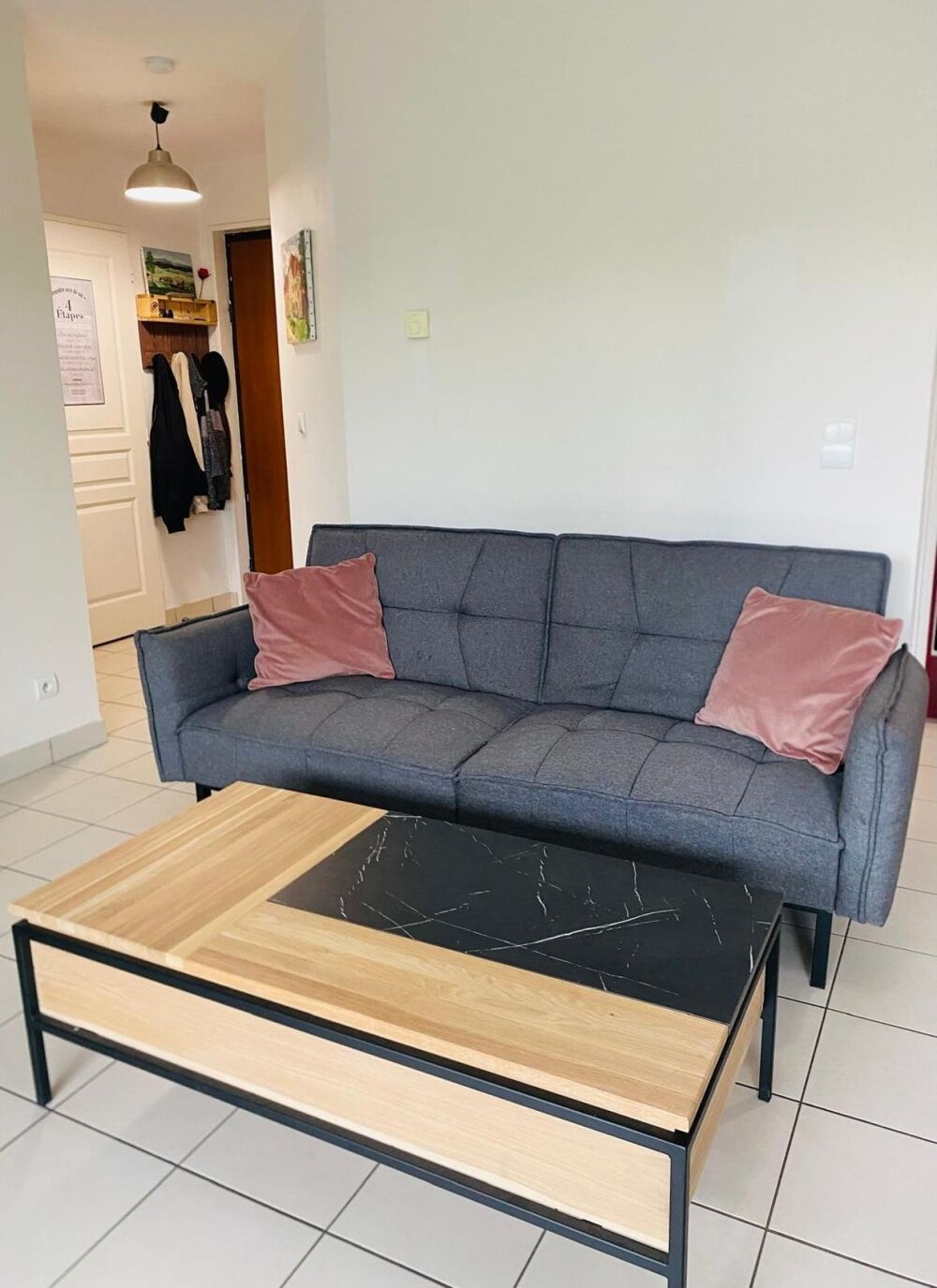 Appartement T2 avec véranda, terrasse, place de parking, carpot et garage à Saint-Ferjeux. Au calme.