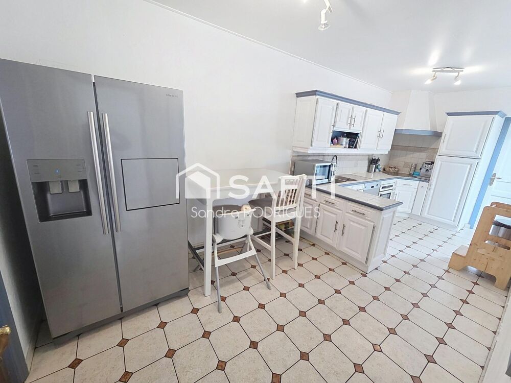 Vente Maison Maison semi mitoyenne 5 pièces  avec jardin et  garage sans travaux à prévoir, proche de toutes commodités. Tergnier