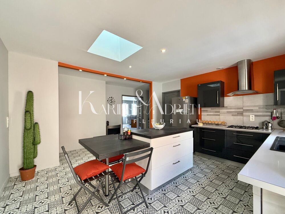 Vente Maison Maison de ville avec grand garage, ascenseur, 4 chambres, jardin et terrasse Fontenay-le-comte