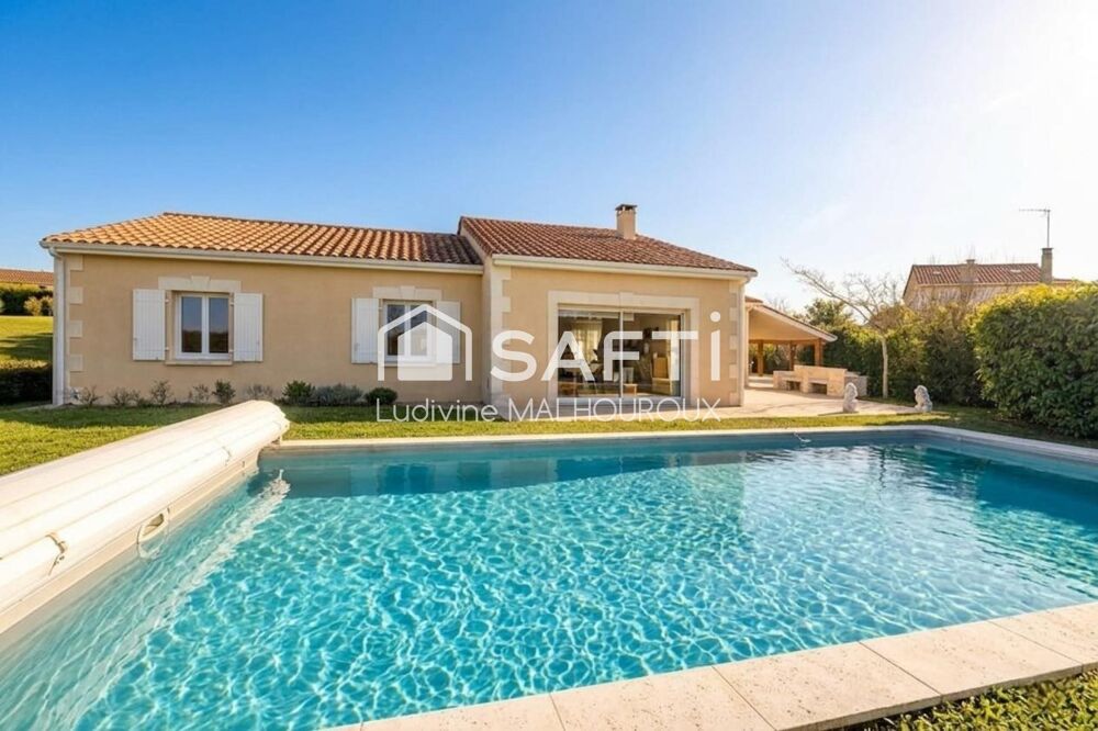 Maison familiale lumineuse avec piscine à Villebois-Lavalette  140 m² sur 1 260 m² de terrain