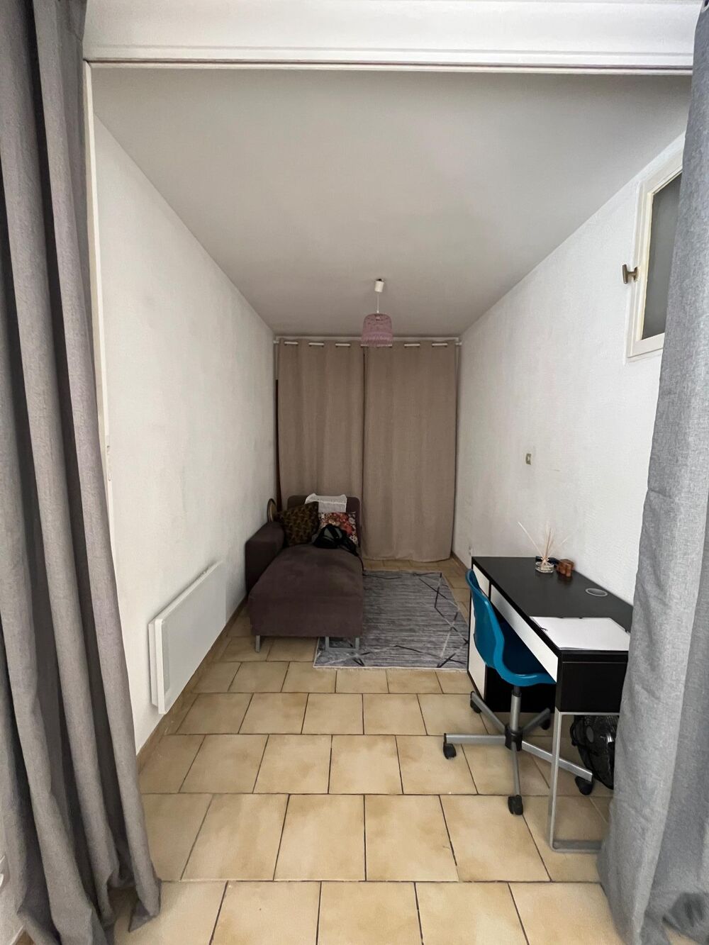 Studio rdc proche place de la canourgue
