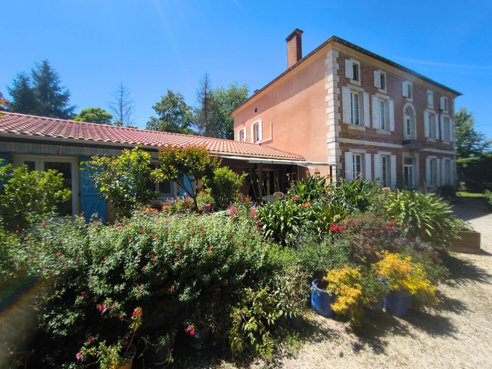 Propriété de caractère XIXe siècle au Fort potentiel dexploitation touristique Gersois